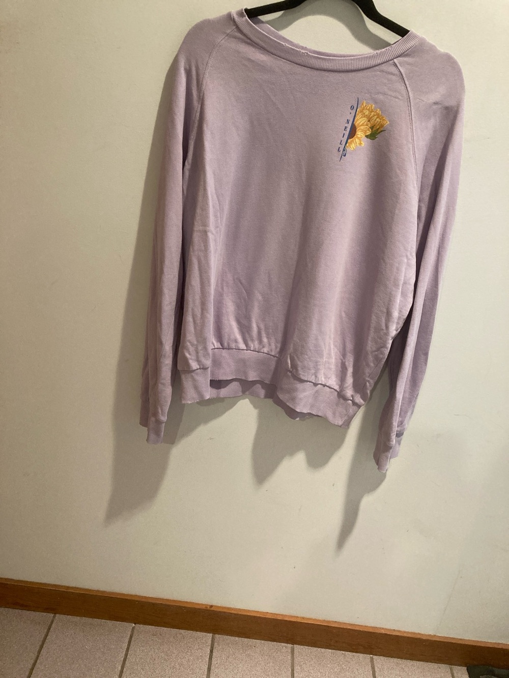 O'Neill Lavender Crewneck Sweater with Yellow Floral Accent large. Love back!!!!